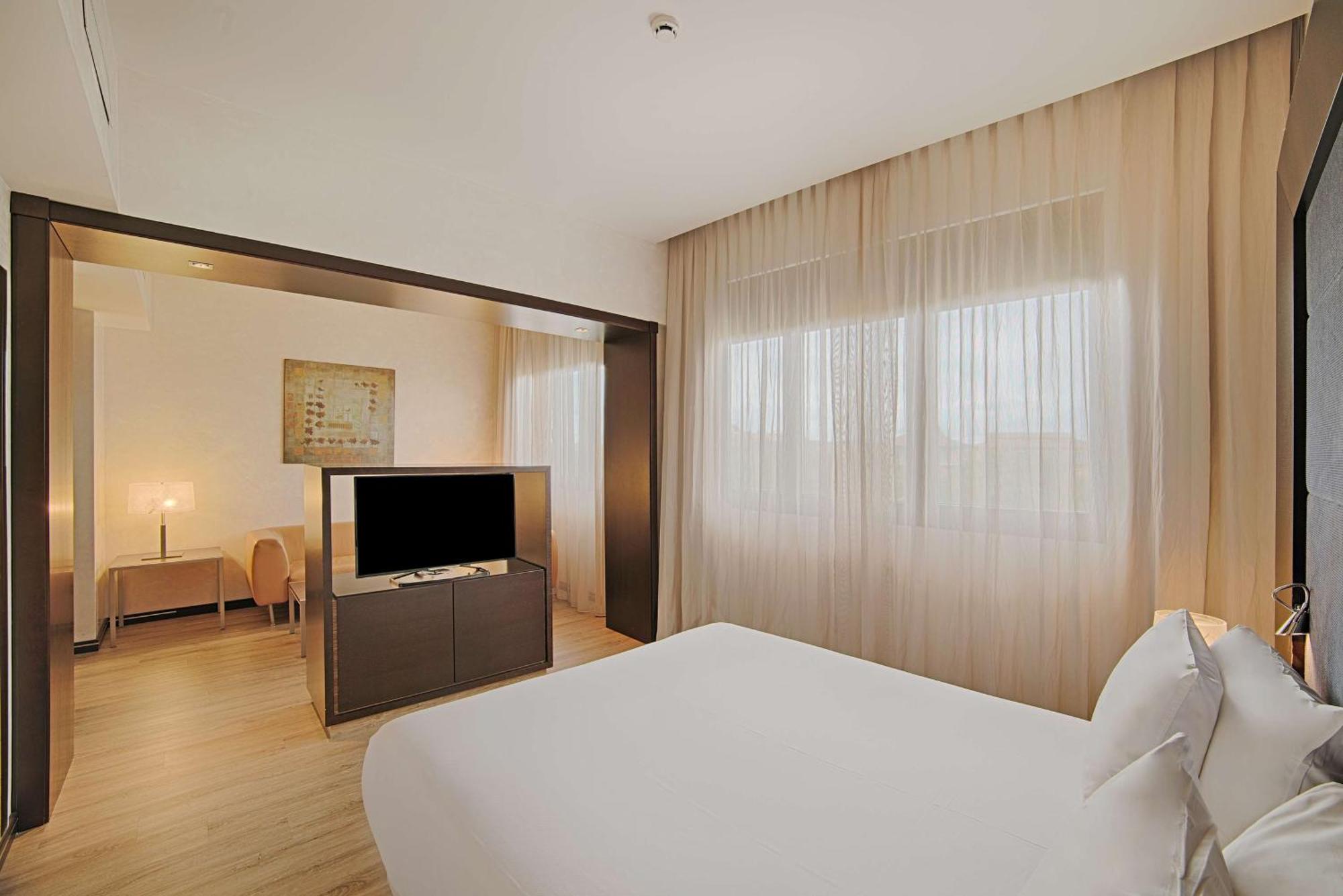 Hotel Nh Siena Esterno foto